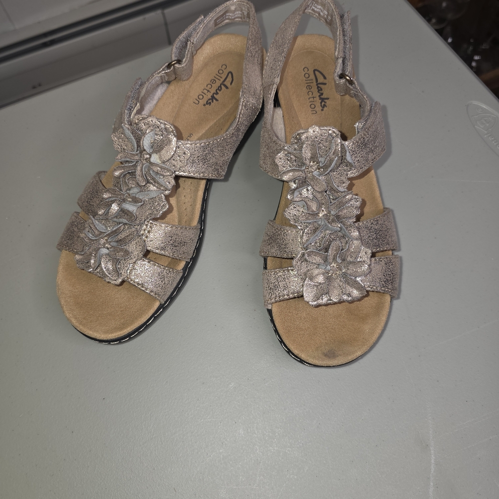 Clarks Collection Women’s Floral T-Strap Sandals in Metallic Taupe - Picture 8 of 10